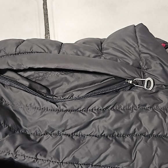 Medium, Tommy Hilfiger Hooded Packable lightweight jacket, Gray and Pink - Picture 8 of 11